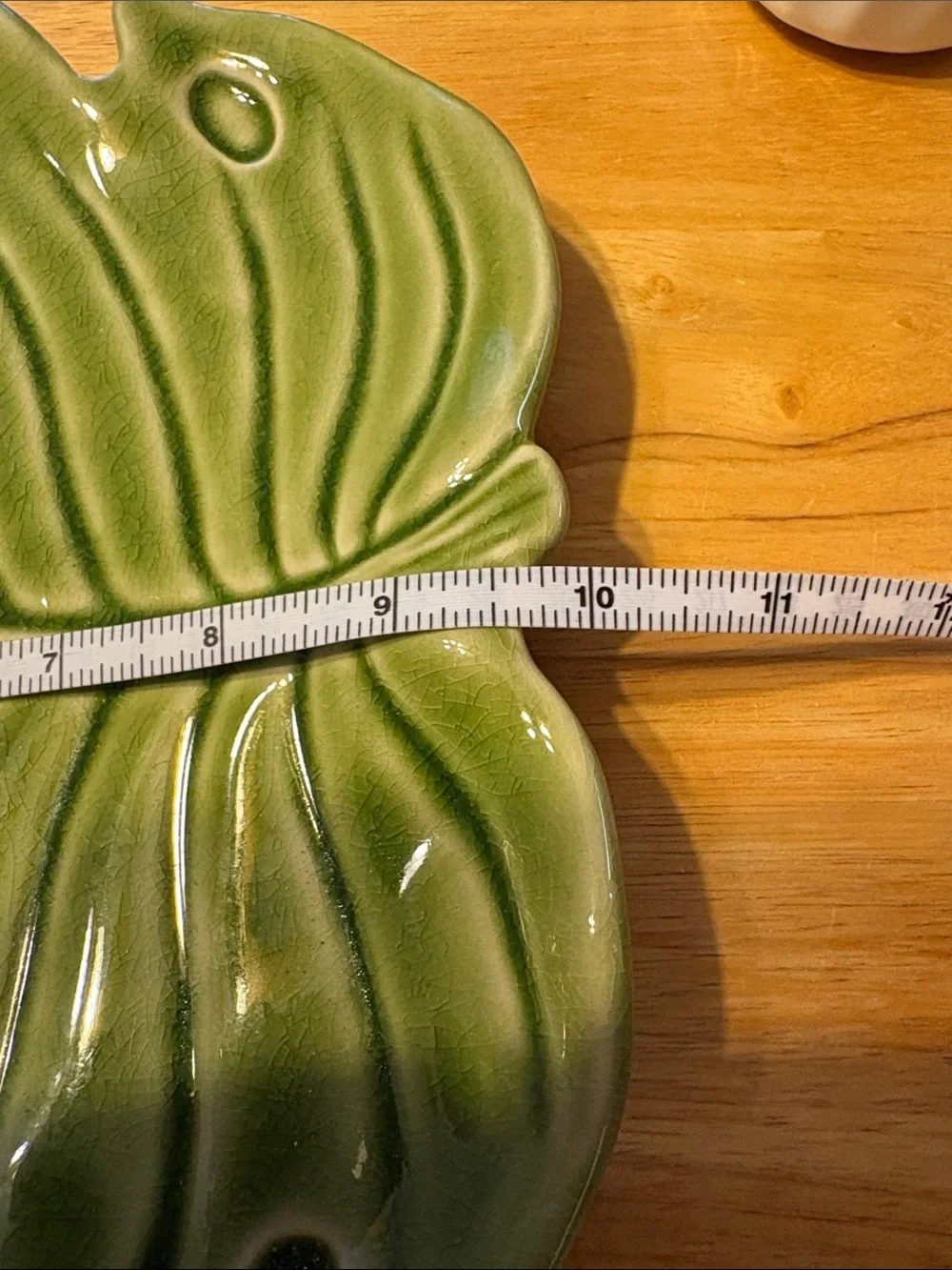 Leaf-Shaped Ceramic Serving Platter in Green - Home Dining Serveware
